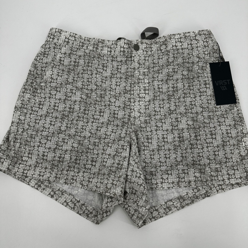 VRST Mens Resort Short Slim‎ Fit White Silver Stamped Geo Size Large Swim Beach